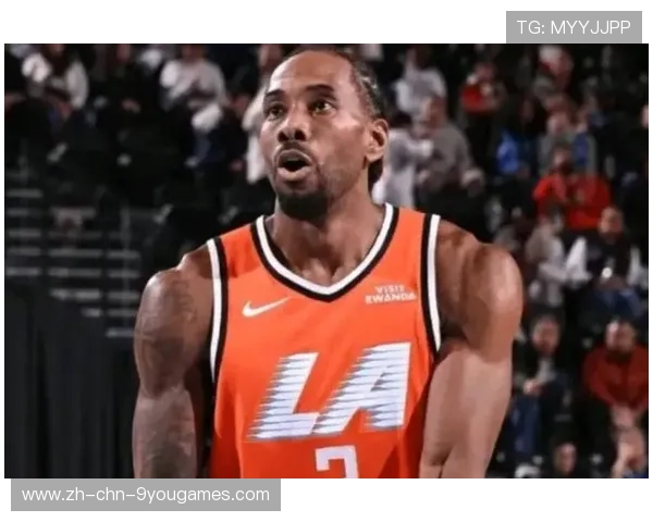 伦纳德连续命中外线，快船靠他在半场领先